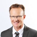 Dr Lachlan Henderson